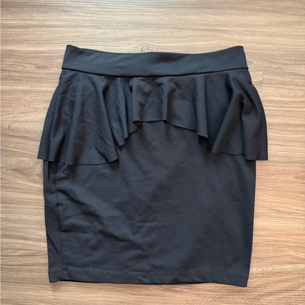 Bebe Black Mini Skirt with Ruffle Detail size S